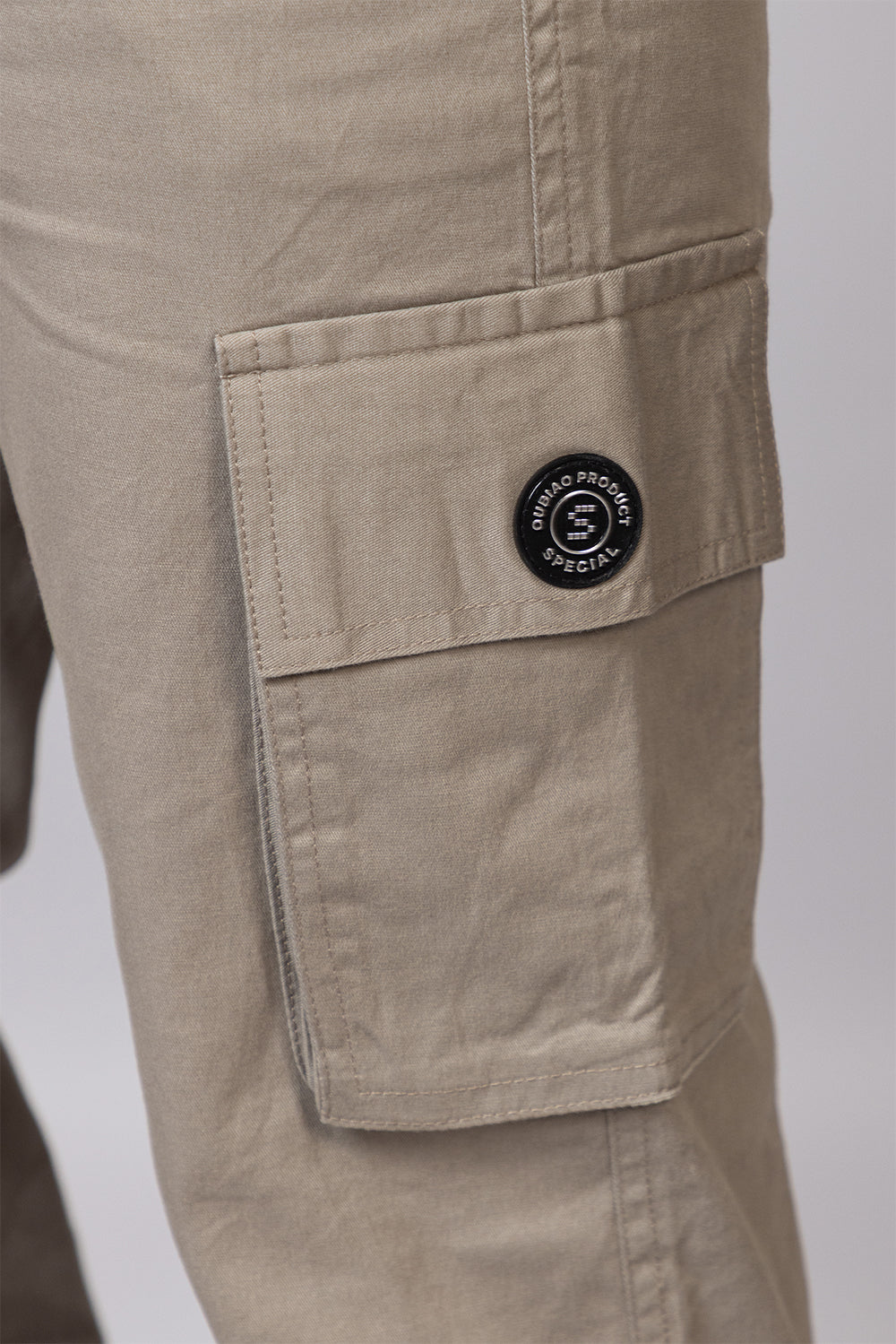 Men's Relaxed Fit 5-Pocket Cargo Pants in Light Khaki